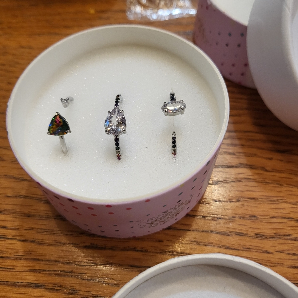Trio set Bomb Party. Size 8. Two are adjustable.